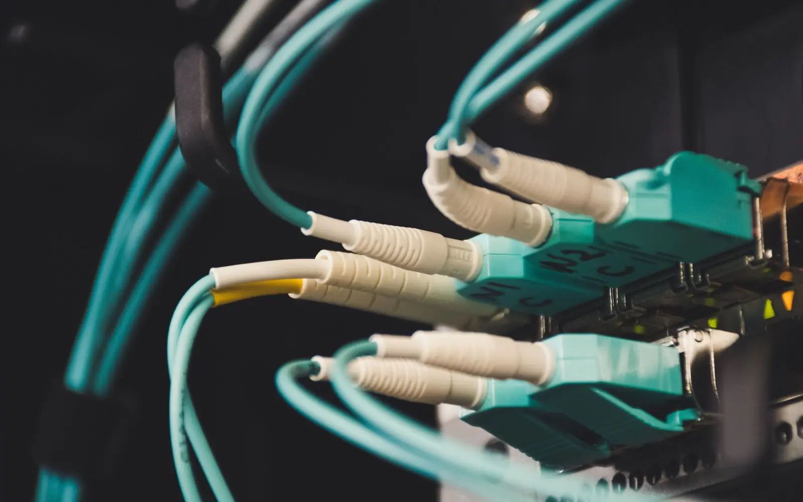 اجرای فیبر نوری و GPON برای پروژههای سازمانی